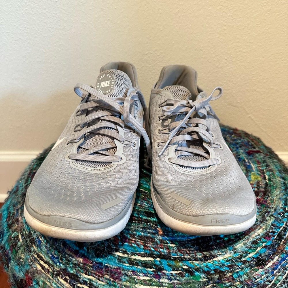 Women’s gray Nike shoes, size 10 - Picture 2 of 4